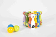 Jonge geitjes die Vastgesteld Peuter Houten Speelgoed met 10 Verschillende Dierenspelden en 3 Kleurenballen werpen